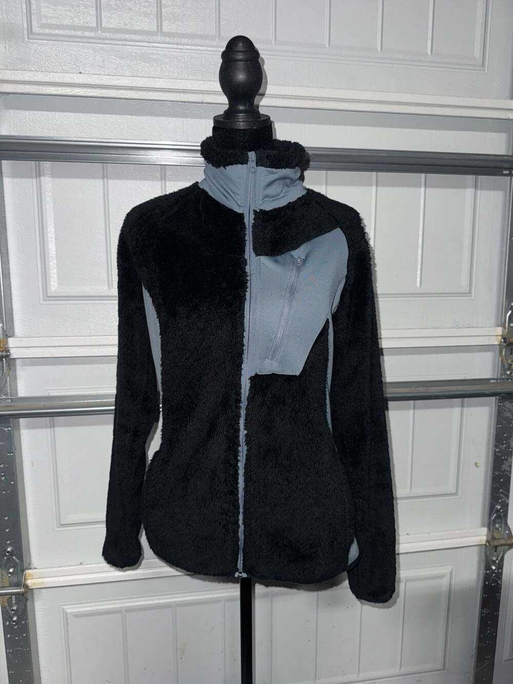 Columbia Women's West Bend Full Zip Sherpa Fleece Jacket in Black/Grey (S)
